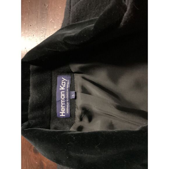 Classic Black Wool Blend Coat with Contrast Collar Professional Winter Outerwear - Picture 6 of 6